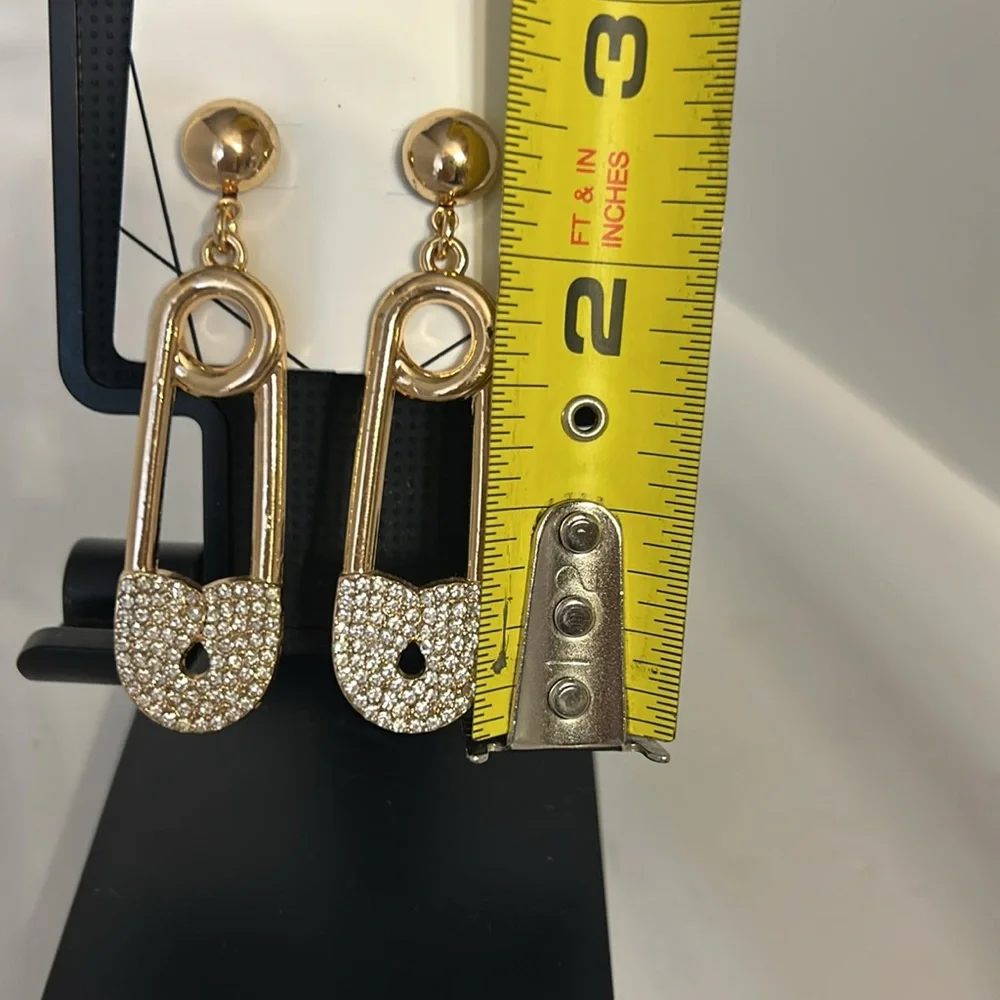 Aldo Gold Tone Safety Pin Design Rhinestones Earrings ~2.5" Macellaria. New - Picture 3 of 6